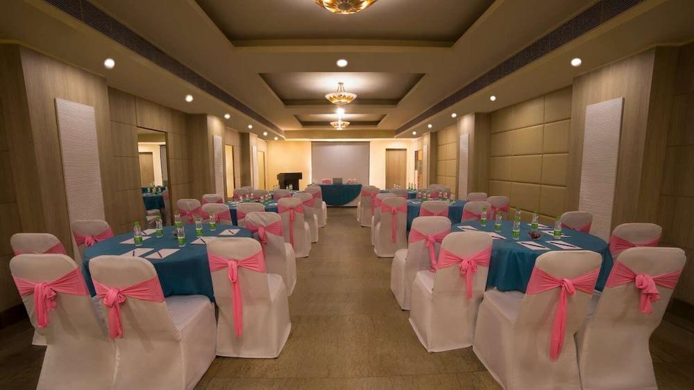 ซาโรวาร์ พอร์ติโก้ นาเรียน่า Hotel นิวเดลี ภายนอก รูปภาพ