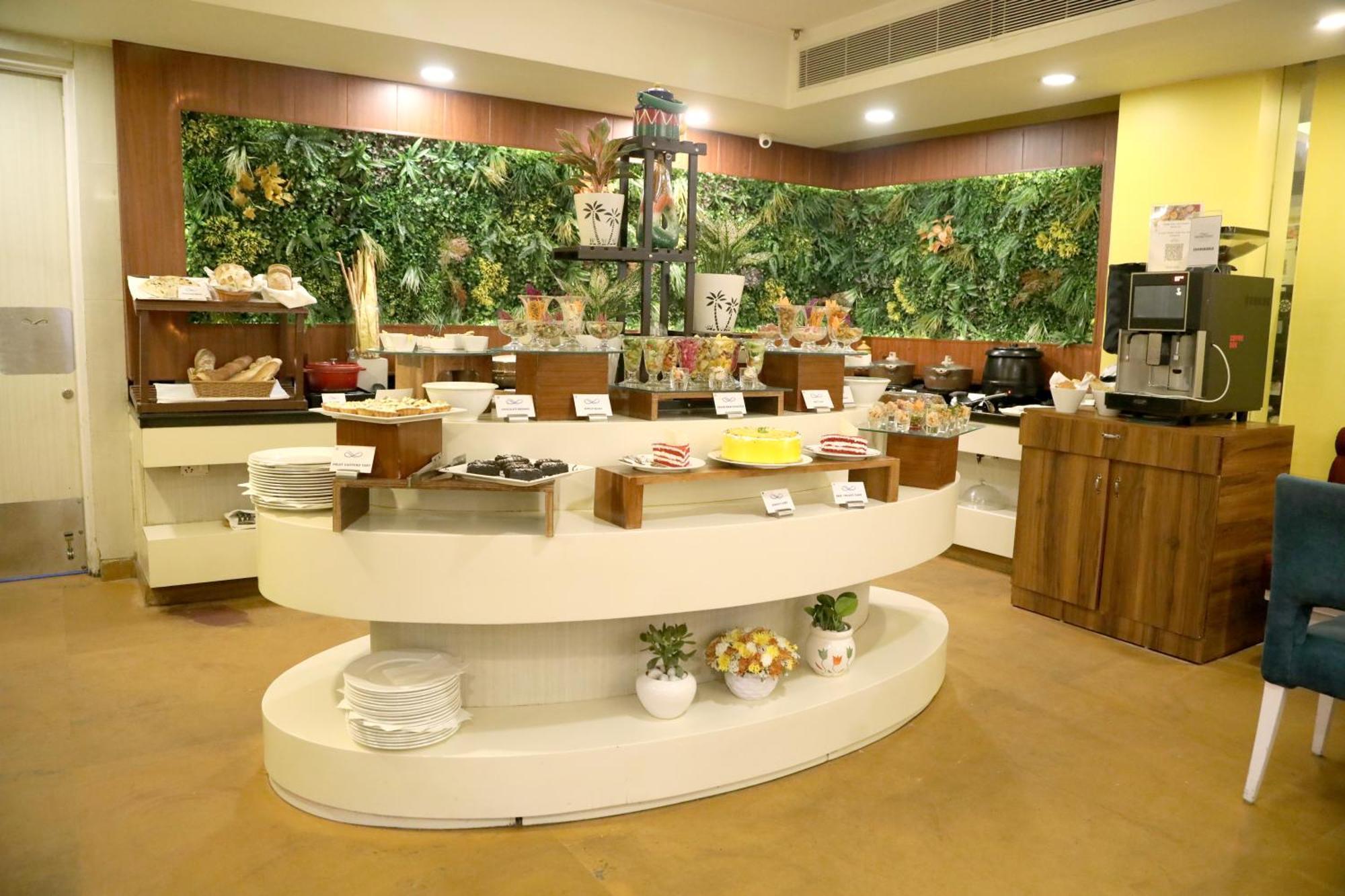 ซาโรวาร์ พอร์ติโก้ นาเรียน่า Hotel นิวเดลี ภายนอก รูปภาพ