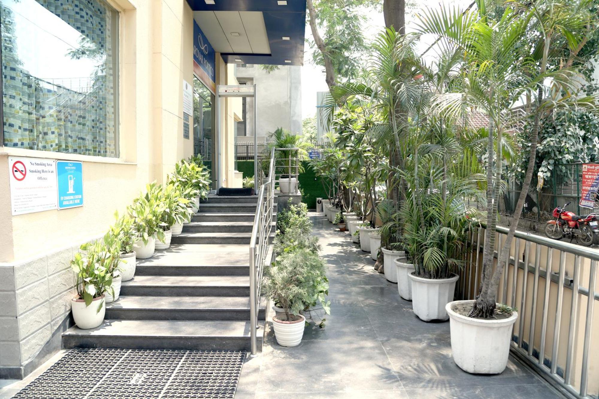 ซาโรวาร์ พอร์ติโก้ นาเรียน่า Hotel นิวเดลี ภายนอก รูปภาพ