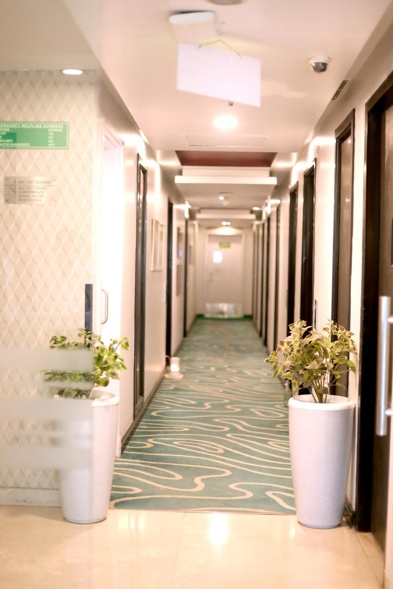 ซาโรวาร์ พอร์ติโก้ นาเรียน่า Hotel นิวเดลี ภายนอก รูปภาพ